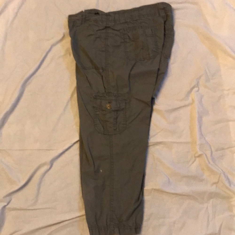 Green crop pants